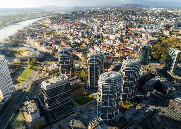 Cloud 9 Sky Park Elegance - Brand New Apartment With Stunning Views