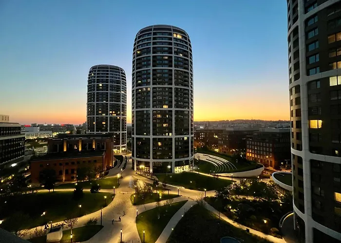 Cloud 9 Sky Park Elegance - Brand New Apartment With Stunning Views