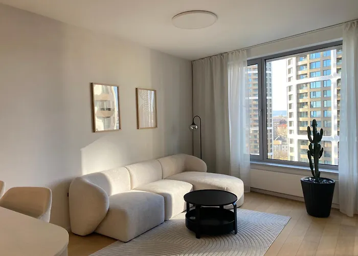 Cloud 9 Sky Park Elegance - Brand New Apartment With Stunning Views