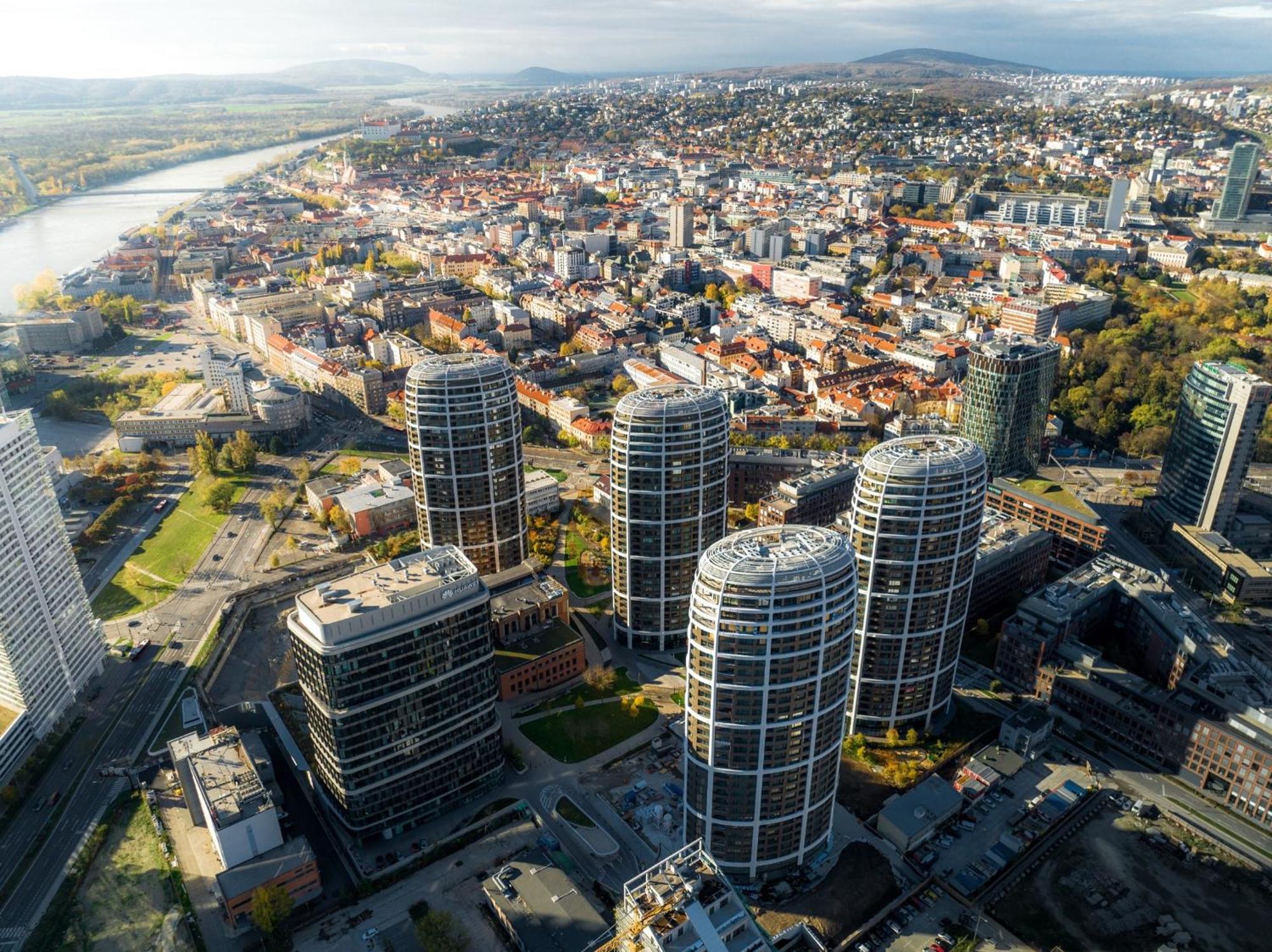 Apartment Cloud 9 Sky Park Elegance - Brand New With Stunning Views *