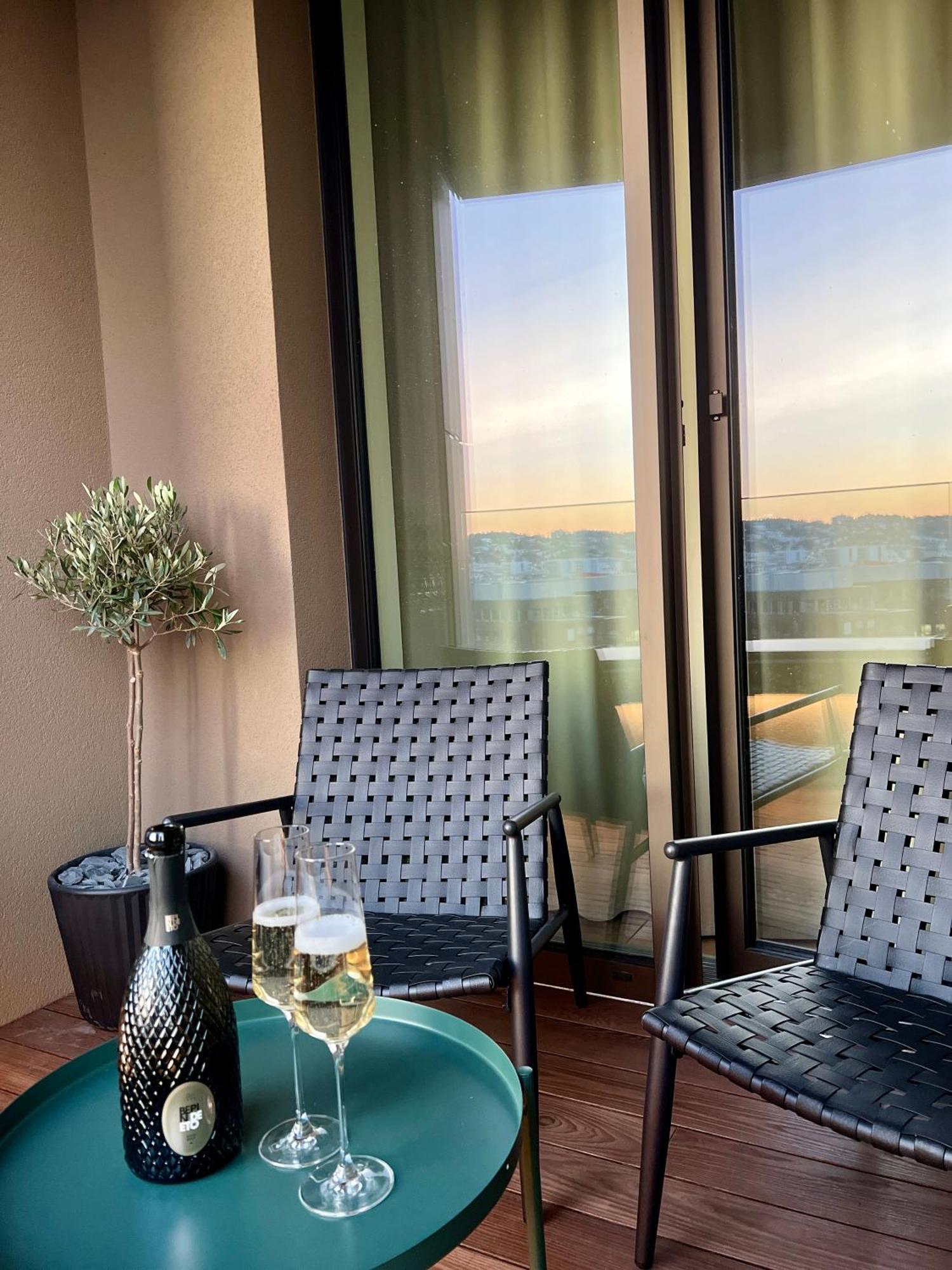 Apartman Cloud 9 Sky Park Elegance - Brand New With Stunning Views *