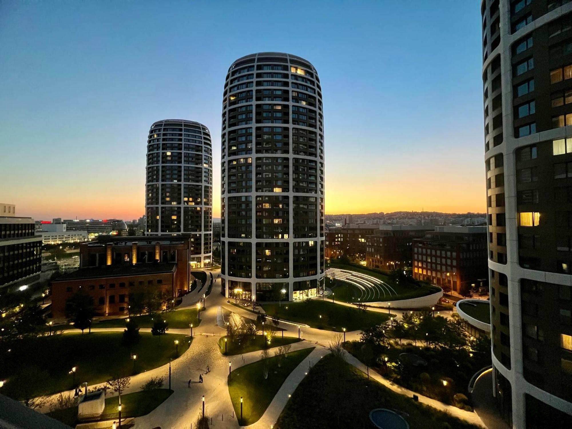 Cloud 9 Sky Park Elegance - Brand New With Stunning Views *